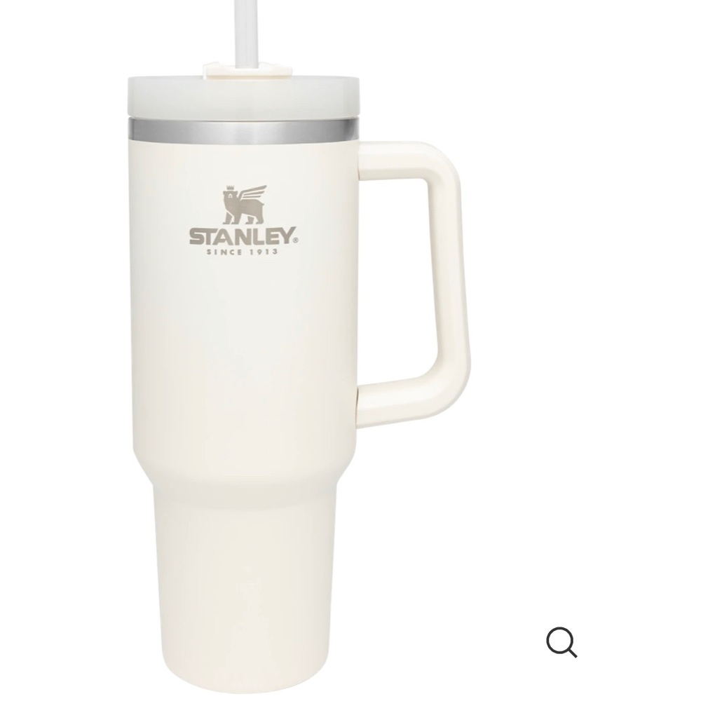 Cream colored Stanley quencher 40 oz